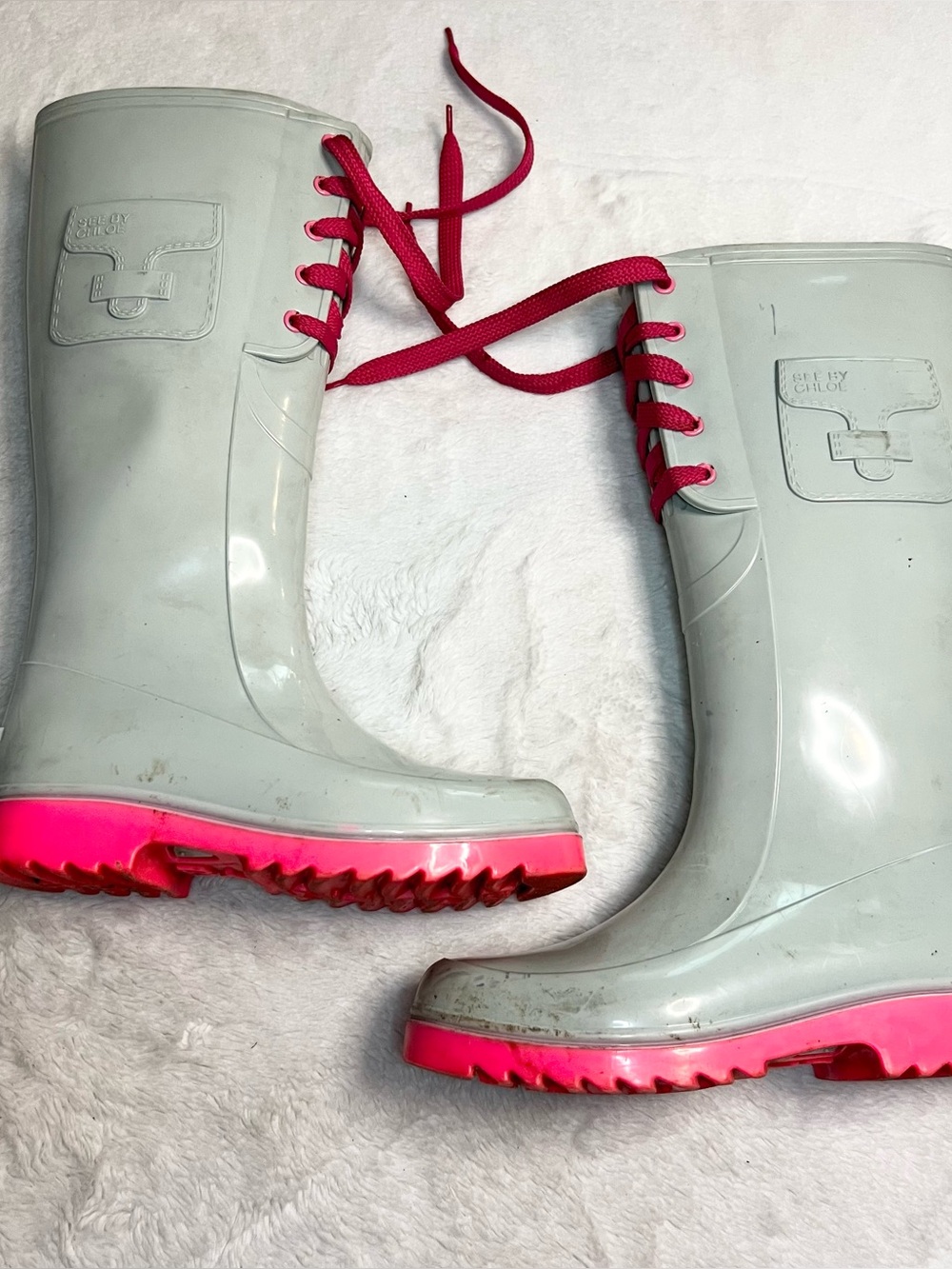 See By Chloe Light Gray Rain Boots with Hot Pink Soles and Laces Size 5 EU 35